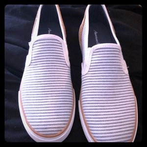 Blue/tan/white striped shoes